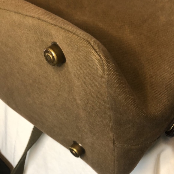 TOMMY BAHAMA khaki canvas/ leather Paradise Island Hopper Weekender travel bag. - Picture 10 of 16